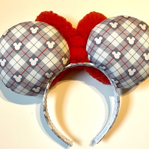 Minnie Ears Argyle Print with Red Hearts and Red Fluffy Bow - Picture 2 of 7